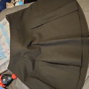 Elizabeth James Black pleated skirt 4